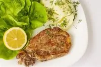 Свиные отбивные с кориандром