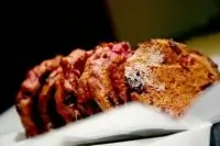 Творожные лепешки с вишней без сахара