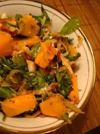 Салат из тыквы с рукколой и беконом