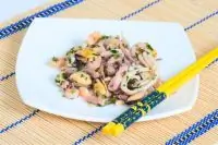 Салат из маринованного осьминога