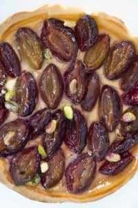 Клафути со сливами и шоколадом