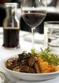 Осьминог в красном вине на гриле