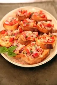 Брускетта классическая и с грибами