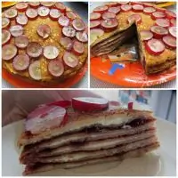 Чиз-кейк из тонких блинов с клубничным джемом