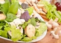 Салат куриный с грибами под сыром