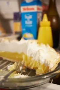 Лимонный пирог с запеченными белками