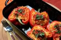 Перец, фаршированный овощами