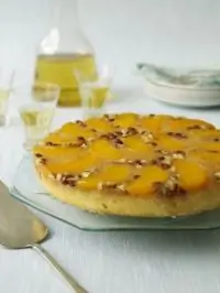 Пирог с нектаринами и мускатным орехом