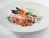 Норвежская семга на пару с овощами и томатно-укропным соусом