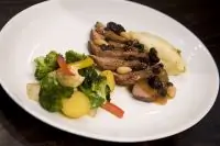 Утиные грудки с пряным рисом