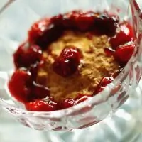 Вишневый коблер с корицей и портвейном