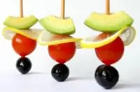 Овощные и фруктовые канапе с авокадо