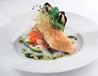 Семга запеченная с сыром,с соусом из базилика и кедровых орехов