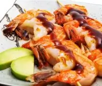 Креветки с черным перцем и карамелизированным манго