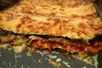 Лазанья с баклажанами, песто, фундуком и петрушкой