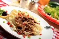 Паста с рагу из баранины и овощей