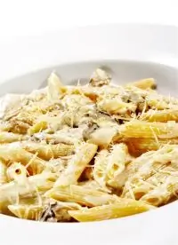 Пенне с белыми грибами, майораном и пекорино