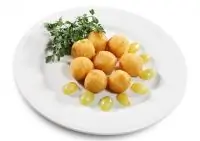 Сырные крокеты с миндалем и горчичным соусом