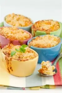 Закуска с пастой, сыром и мускатным орехом