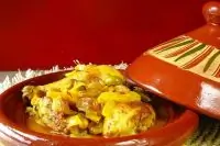 Тажин из курицы с лимоном, имбирем и корицей