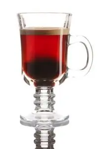 Глинтвейн с порто, лимонной цедрой и мускатным орехом