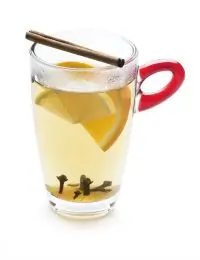 Глинтвейн с белым вином, ромом и изюмом