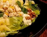 Курица с ананасами