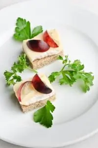 Овсяные бисквиты с маскарпоне и виноградом