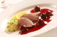 Вишневый соус к утке с бренди и орехами пекан