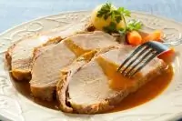 Ветчина по голливудски с яблоками и горчицей