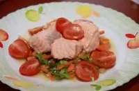 Семга с морковным салатом