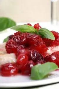 Чатни из клюквы, груши и имбиря