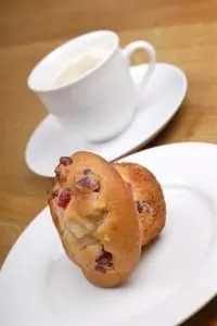 Булочки с вишней