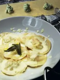 Равиоли с крабовым мясом и сливочным соусом