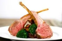 Баранина в корочке из трав и сыра