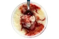 Ризотто с кокосовым молоком, печеными сливами и красной смородиной