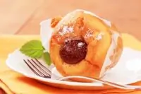 Мини-кексы с мусковадо и печеными сливами