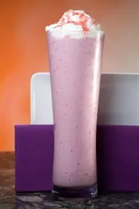 Малиново-молочный шейк для двоих