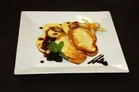 Жареная скаморца с яблоками и ежевичным конфитюром