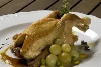 Жареные куропатки в цитрусово-гвоздичной глазури