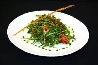 Салат с блинчиком и слабосоленым лососем