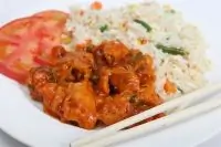 Сладкие куриные грудки во фритюре с зеленым луком, рисовым вином и цедрой апельсина