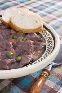 Говядина с овощами по бургундски