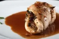 Маринованная курица со средне-острым красным соусом чили