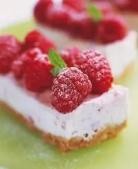 Замороженный миндально-малиновый пирог