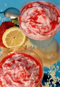 Скандинавский пудинг из ревеня со взбитыми сливками