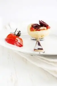 Порционные торты из томатов