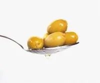 Оливки, фаршированные жареным миндалем с чили