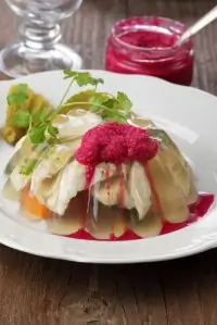 Свежий хрен со свеклой