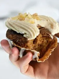 Капкейк с яблоком, специями и кремом из «Филадельфии» с корицей